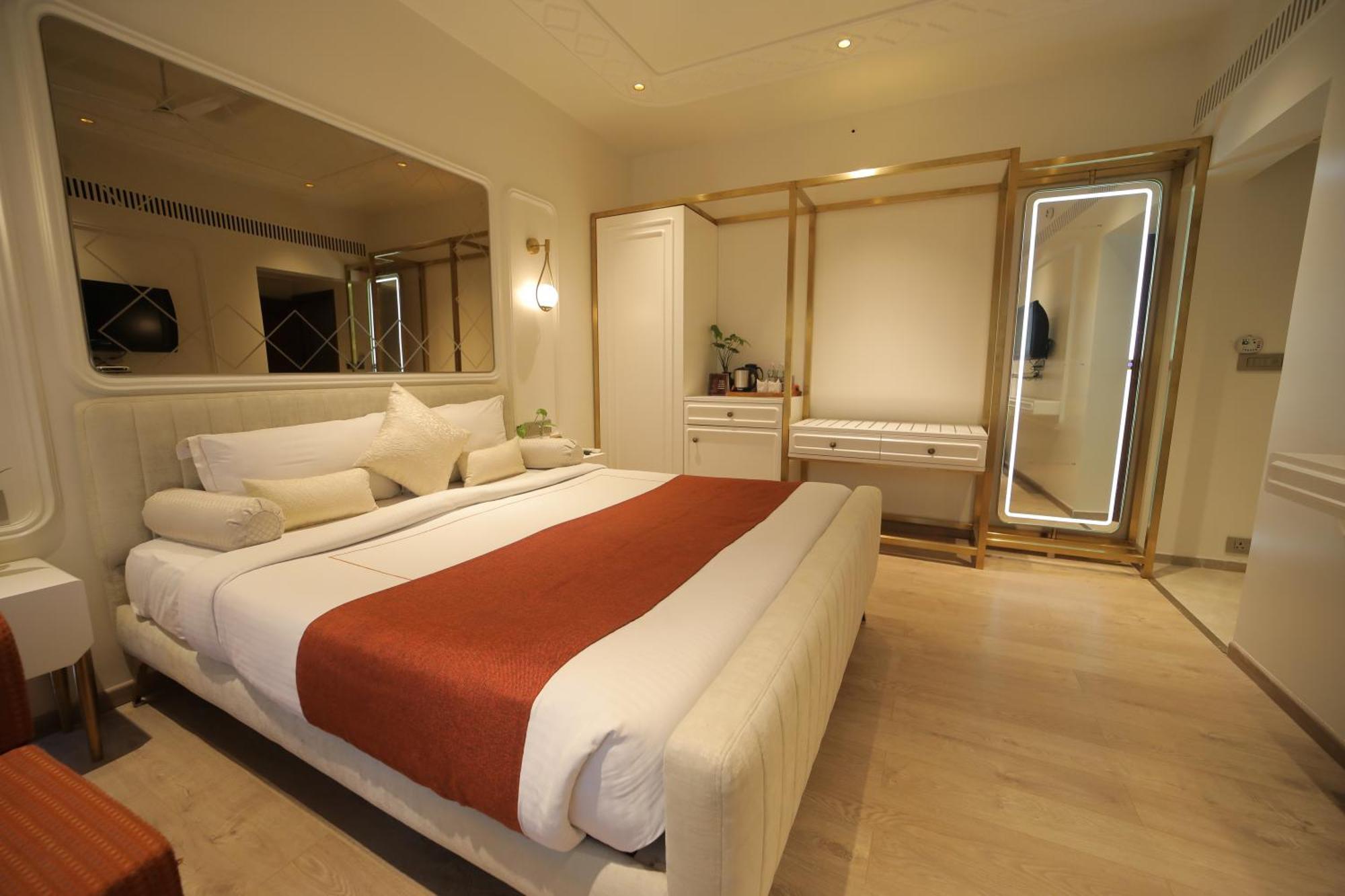 אודייפור Amantra Comfort Hotel מראה חיצוני תמונה