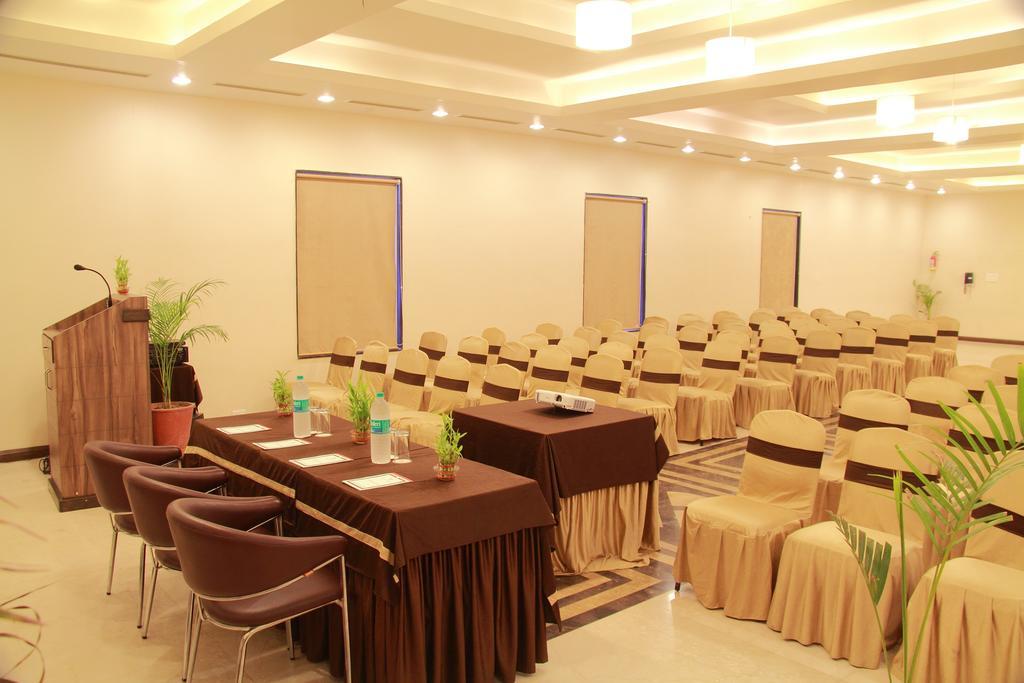 אודייפור Amantra Comfort Hotel מראה חיצוני תמונה