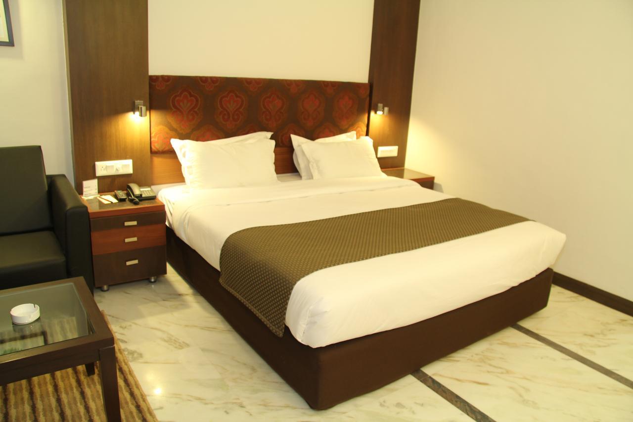 אודייפור Amantra Comfort Hotel מראה חיצוני תמונה