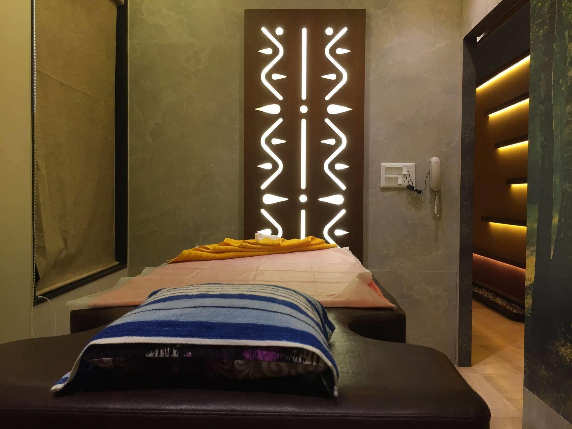 אודייפור Amantra Comfort Hotel מראה חיצוני תמונה